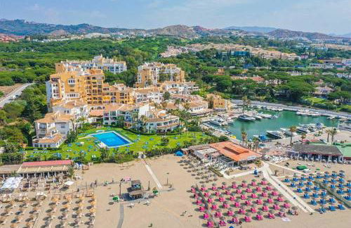 Seaside Golf haven in Cabopino Marbella - Photo 1