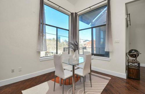 3BR/3.5BA Three Story East Downtown TownHouse with view - Photo 10