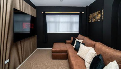 Large Contractor Dig with Pool Table - Foto 3