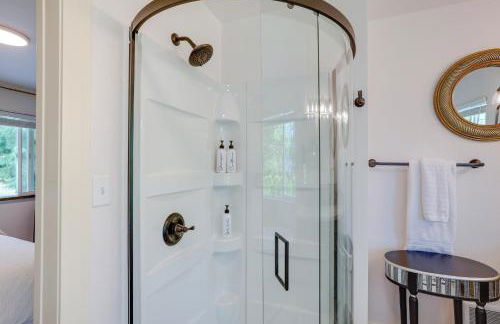 Farmhouse with Private Hot Tub Less Than 1 Mile to Birch Bay - Foto 18