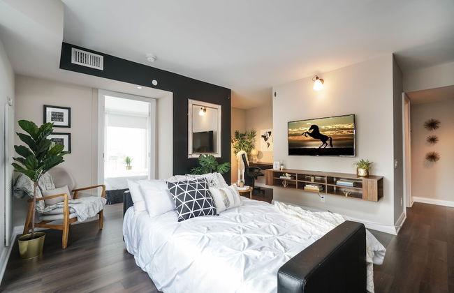 QuickStay Yorkville Condo - Yonge & Bloor - Photo 6