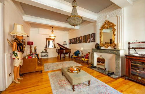 CHAMPAGNE HOUSE- Oasis de luxe & de charme - coeur de ville - 10-12 pers - piscine, cuisine d'été, patio, bar & piano - Photo 8