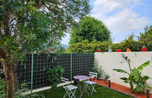 Le Coin Charmant - vue montagnes et jacuzzi privé - Foto 16