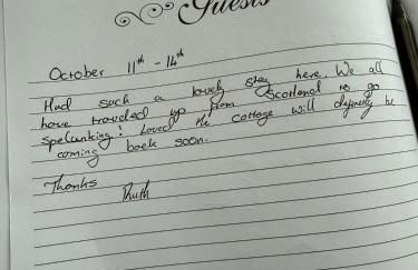 3 Bed Countryside Cottage in Harrogate with free parking and strong wifi - Photo 54