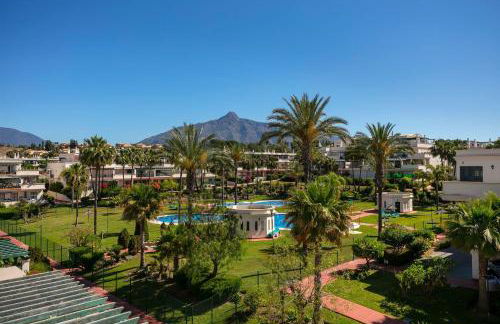 Apartamento con enorme terraza en complejo con piscina en Nueva Andalucía - Lorcrimar - Foto 38