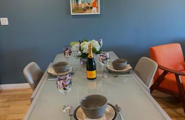 Echo Lake view condo - newly renovated - centrally located - Photo 11