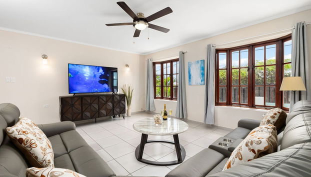 Sleeps 12 Spacious Private Pool Great Location - Foto 2, Habitación