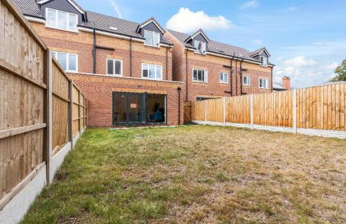 Modern 4-Bed, Parking, Pool Table, Sleeps 11 - Foto 6