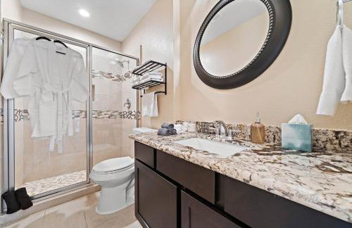 Nr DT, Med Center, Midtown Sleeps 16 Game Room - Photo 29