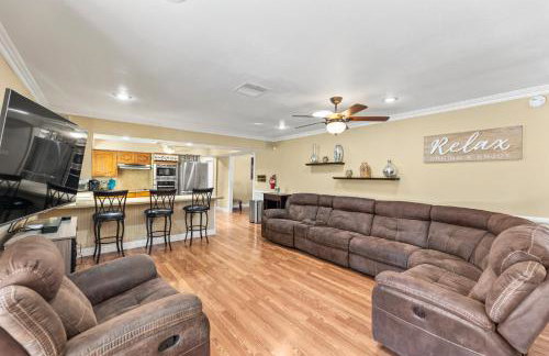 Spacious Desert Getaway! - Photo 15