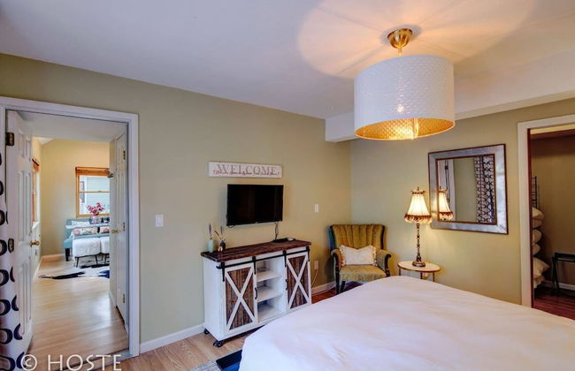 Chic Boutique Wine + Mtns Walk Everywhere - Foto 11