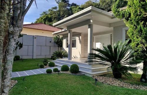 Casa Teresópolis perto do centro com três suítes e piscina - Foto 33