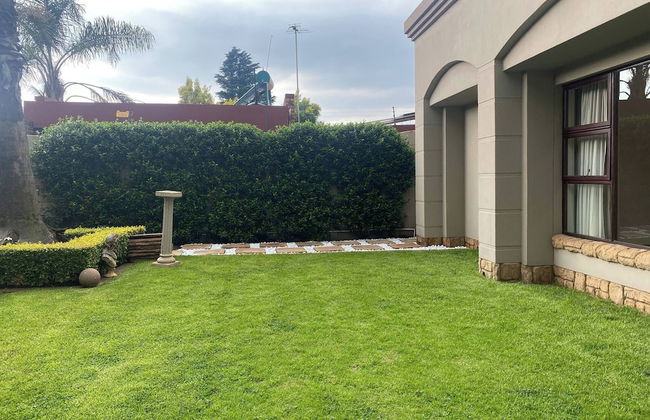 Or Tambo Airport Holiday Home - Photo 60