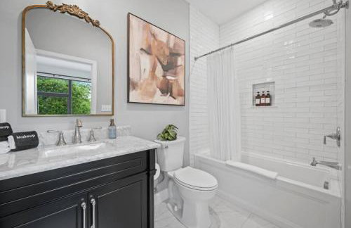 Stunning Penthouse Double King Suite on Butler Street with rooftop deck and free off street parking - Foto 24