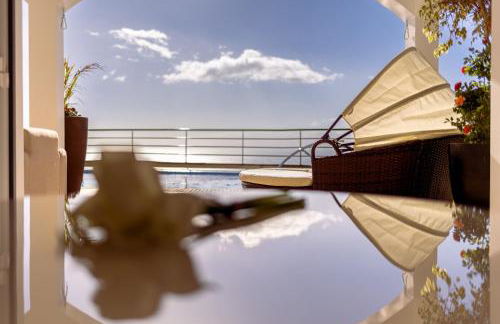 Luxury villa with private heated pool, garden and views of the sea and mountains. - Photo 71