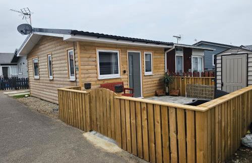 1 Bed Cabin - Sleeps 2 - Pets - 2 Min To Beach - Foto 1