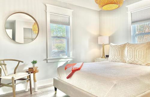 Luxury 4 bedroom 2 bath Lake Views - Photo 27