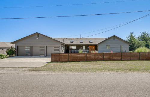 Spacious Camano Home with Hot Tub and Water Views! - Foto 41