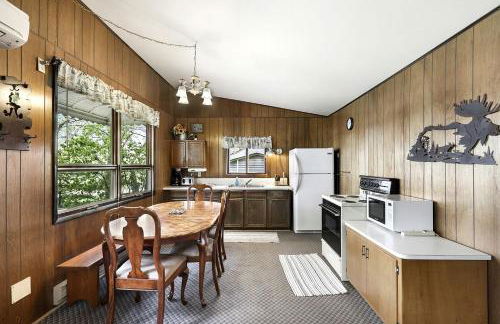 Charming Pet Friendly Cabin for 8 in Fergus Falls, Minnesota - Foto 4