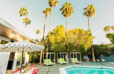 2 Rooms Sleeps 8 Retro Hotel w Pool Wesley King Studio Buyout by AvantStay - Foto 27