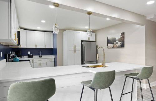 Chic Boho Retreat Near Downtown - Photo 12