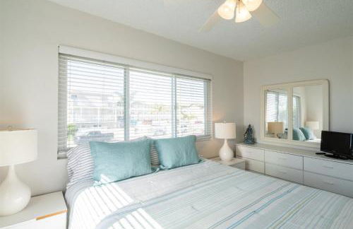 Beautiful 2 Bed Beach Condo #201 - Photo 9