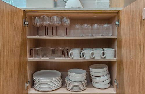 NEW Refurbished Modern Apartment - Photo 33