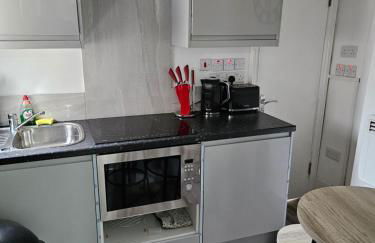 Cozy Ground-Floor Studio, Excellent City Access - Photo 44