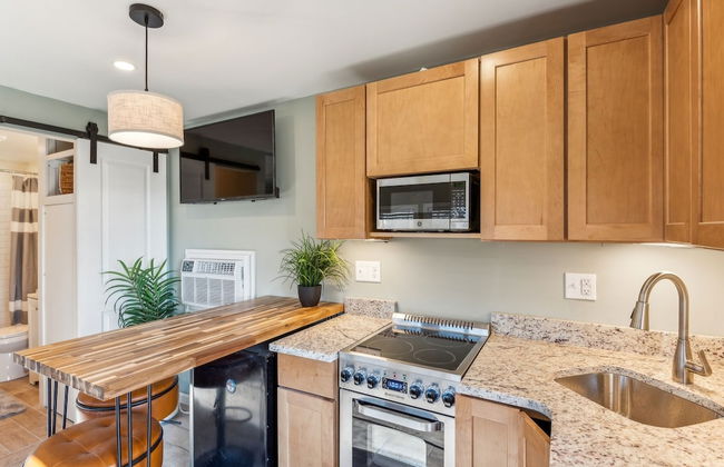 Cozy Lakefront Studio On Long Lake! Home by RedAwning - Foto 6