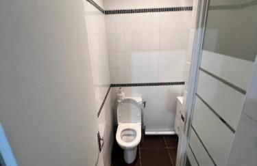 Renovated Gem 15 mins train to Paris - Foto 12