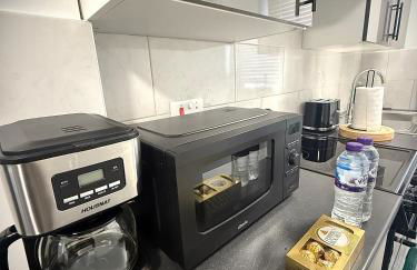 Modern Studio with Free Parking Near City Airport and ExCeL - Foto 4