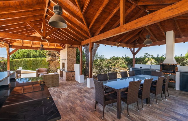 Villa Amendoeira in Olhos de gua - Foto 1