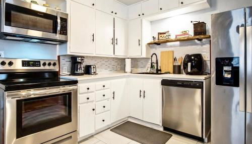 3BR Home 8 min to State Fair Park #C1 - Foto 2, stove, toaster