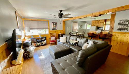 Beautiful Bungalow and Bunk House, Close to Lake - Foto 2