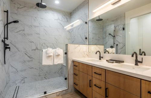 New Luxury 4BR /3BA Obsidian Reserve #110 – Hot Tub, 2-Car Garage, Pool Table, Mount Views! - Foto 37