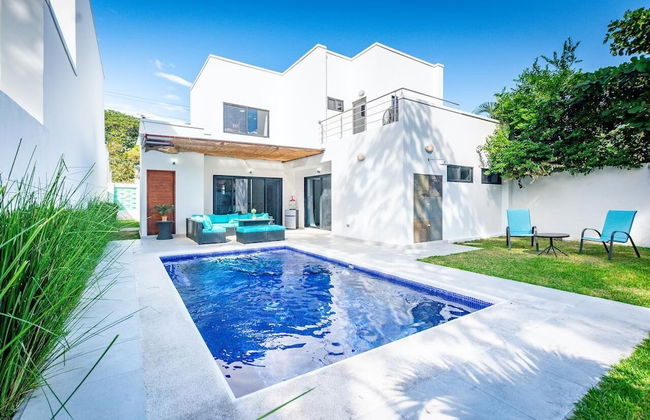 Ultramodern Townhome with an Inviting Coastal Design and Lush Outdoor Oasis with a Private Pool - Photo 27