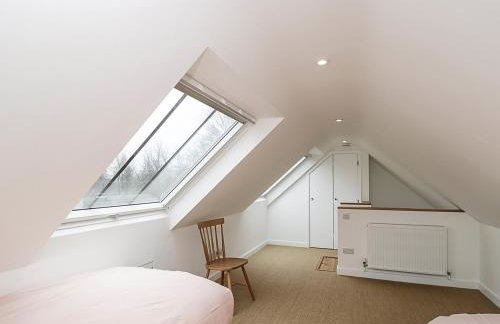 High Cogges Farm Holiday Cottages - The Cart Shed - Photo 19