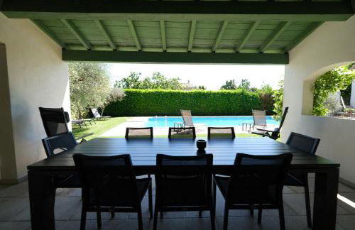 vacation rental with pool and poolhouse, close to arles in moulès- sleeps 8 - Foto 8