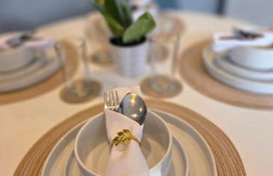 Stylish 3-Bed Home with Parking - Ideal for Long Stays - Photo 2