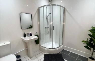 Welsh Getaway Apartment 2 - Town Centre - Photo 10