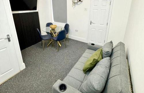 NEW Unique 4 Bed Families Contractors 靠近唐人街 - Foto 1