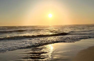 Beach access close to Walmart, Bowling,skating and Game room - Photo 8