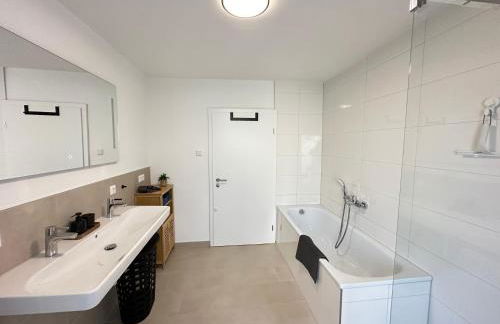 Modernes 2-Schlafzimmer Business EG Wohnung in Ehningen, IBM, Mercedes-Benz Sindelfingen, S-Bahn und A81 mit Parkplatz - Foto 12