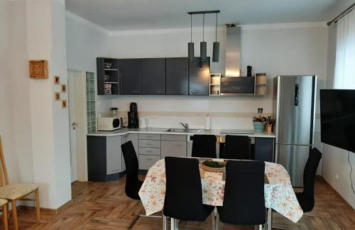 Am Bahnhof - Foto 25