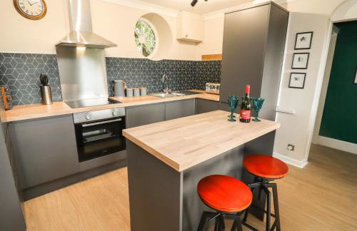 The Grooms - Photo 11