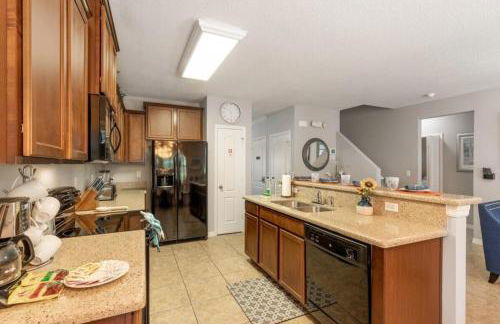 Lux Escape: Private Pool, Game Room & Near Disney - Foto 18