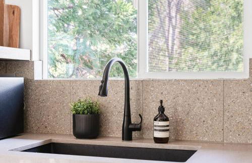 Modern Designer Cabin, Newly Renovated, EV Charger, Arcade, Kids Bunkbed, Minutes to Lake Arrowhead and Lake Gregory - Foto 22