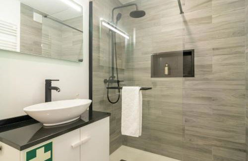 Stylish Apartment W/ River View by LovelyStay - Photo 31