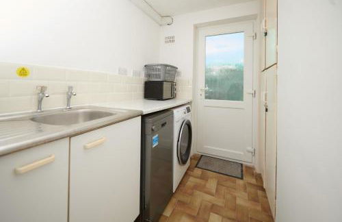 Min Yr Afon, A charming Laugharne Cottage, close to Castle, Estuary & Cafés - Photo 15