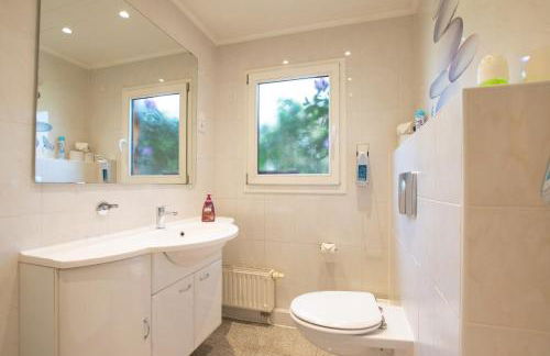 Tolstov House - 6 Room Villa with Garden - 15 Min Messe DUS & Airport DUS - Photo 44